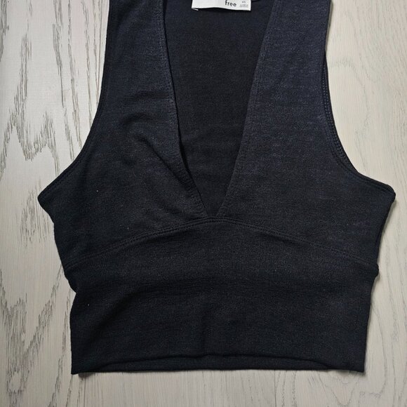Aritzia Wilfred Free Valeria Deep V-Neck Top XS, Black - Picture 11 of 11